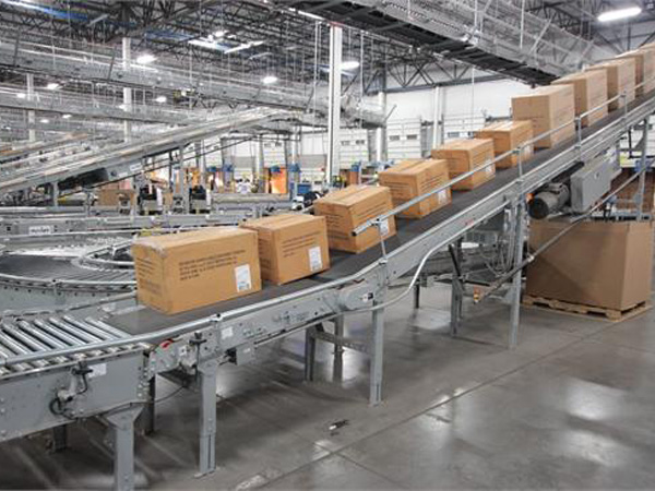 4-1-8-Applications_Industrial-Manufacturing_Shipping-Logistics_Conveyors