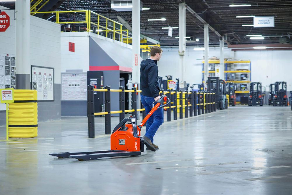 Linde - 1131 Series: MT12 Electric Pallet Trucks - Image 2