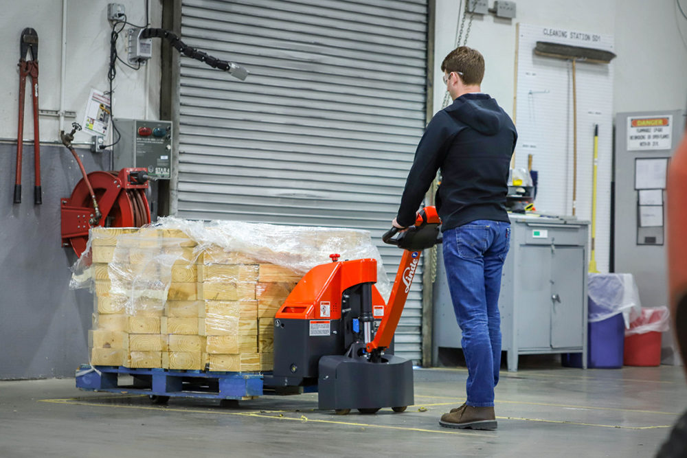 Linde - 1133 Series: MT15 Electric Pallet Trucks - Image 2