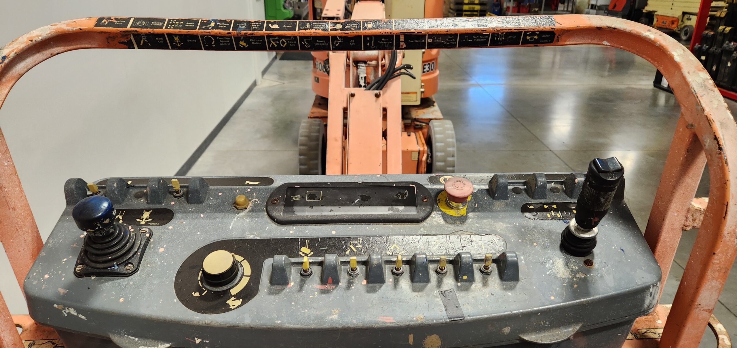 JLG - E300AJP - Image 4